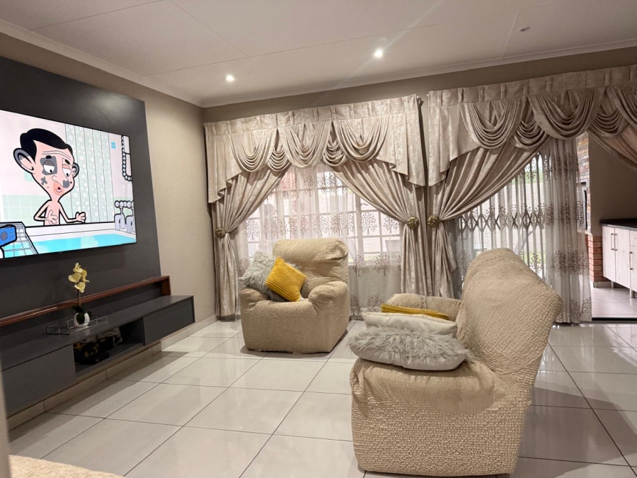 3 Bedroom Property for Sale in Waterkloof East North West